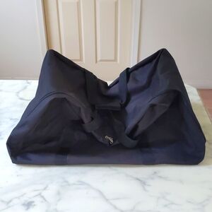 NWOT. Black Heavy Duty Large Travel Duffel Bag/Luggage Bag.